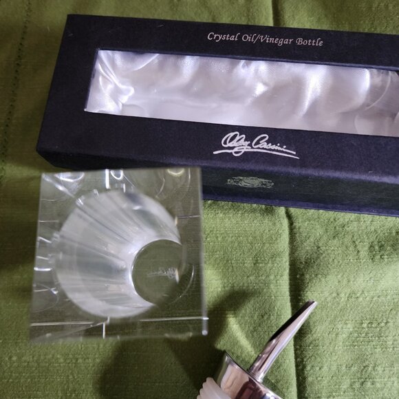 NIB OLEG CASSINI CRYSTAL OIL/VINEGAR BOTTLE - Picture 3 of 4